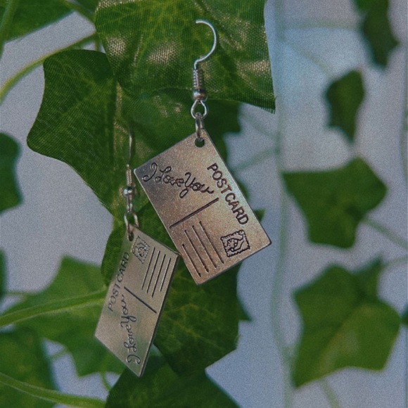 Jewelry - I love you post card earring